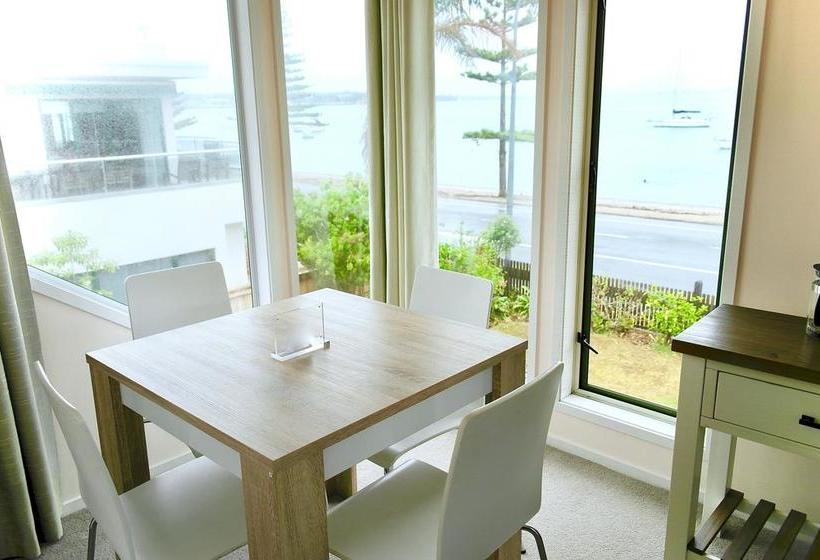 Bucklands Beach Waterfront Motel 8