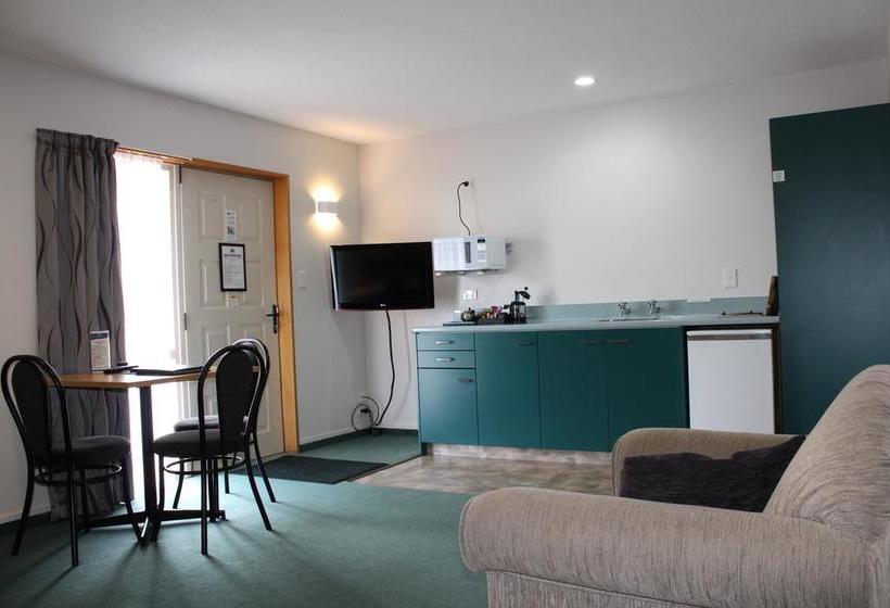 Hotel Ambassador Motor Lodge 12