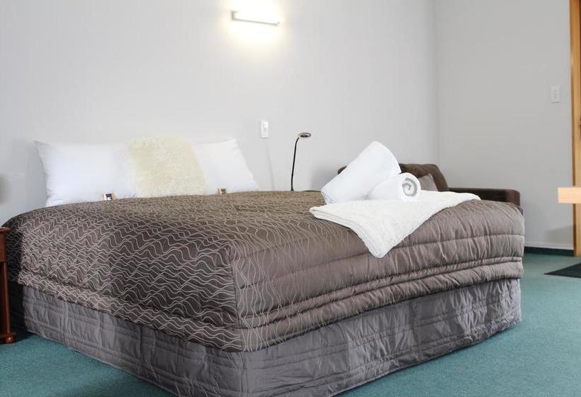 Hotel Ambassador Motor Lodge 17