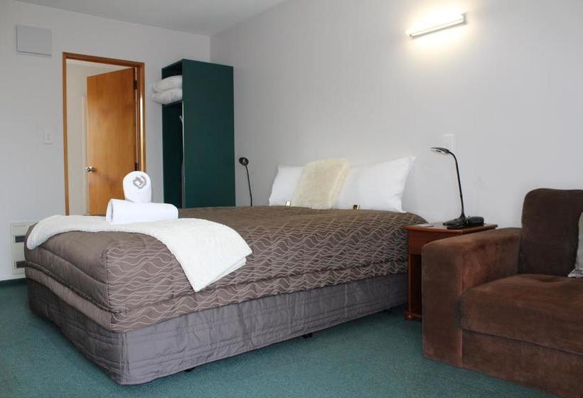 Hotel Ambassador Motor Lodge 19