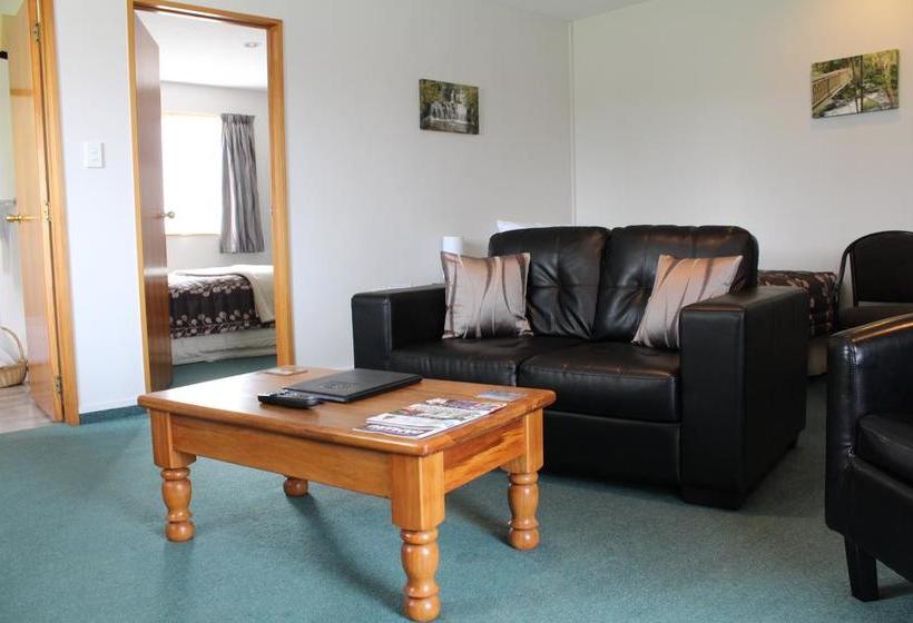 Hotel Ambassador Motor Lodge 2