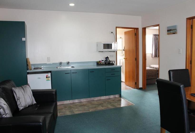 Hotel Ambassador Motor Lodge 3