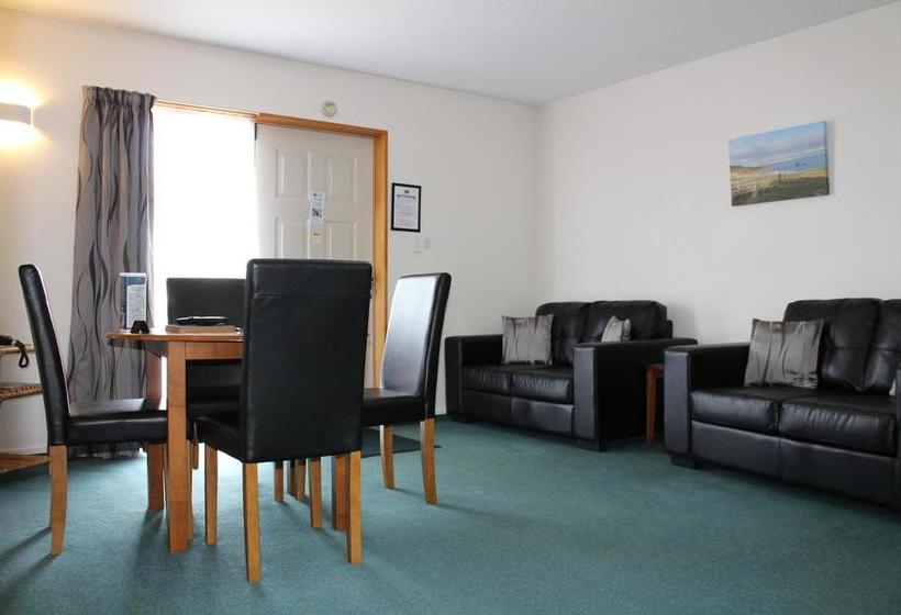 Hotel Ambassador Motor Lodge 4