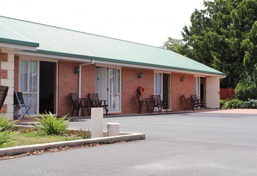 Hotel Ambassador Motor Lodge 7