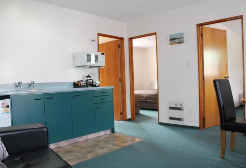 Hotel Ambassador Motor Lodge 8