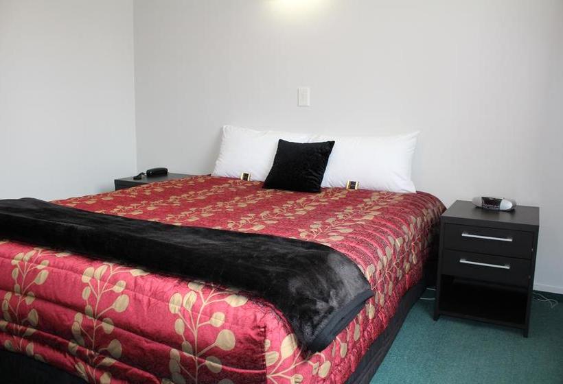 Hotel Ambassador Motor Lodge 9