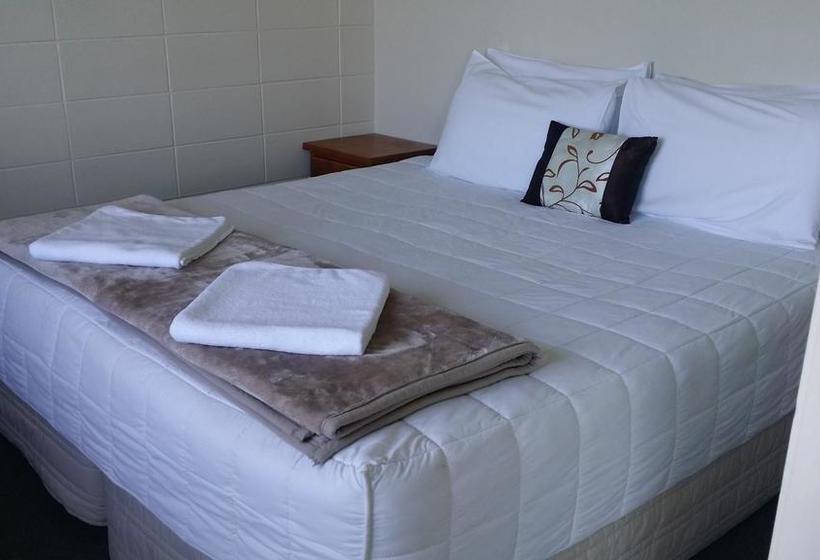 Fountain Court Motel 10