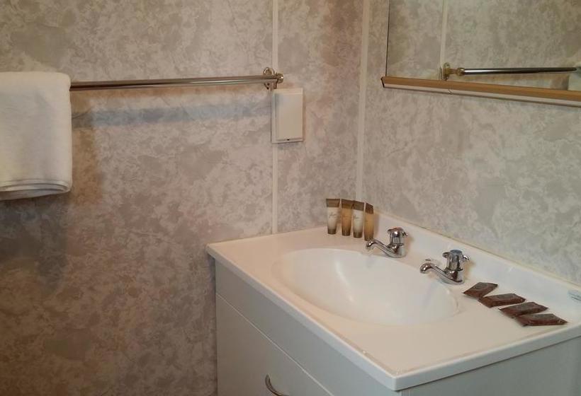 Fountain Court Motel 12