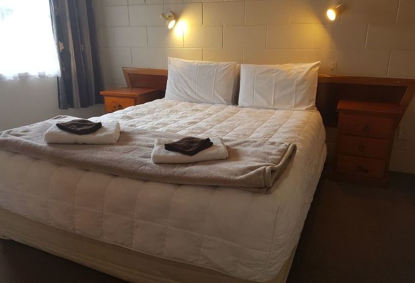 Fountain Court Motel 18