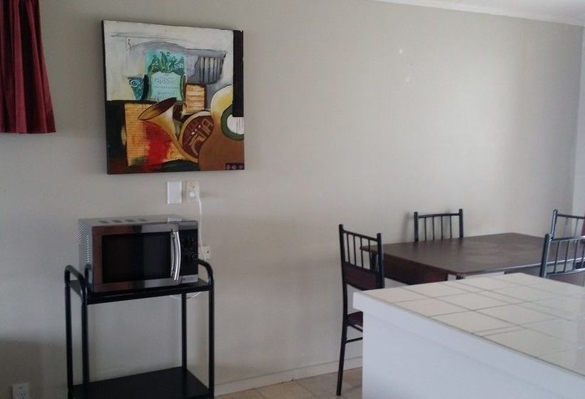 Fountain Court Motel 20