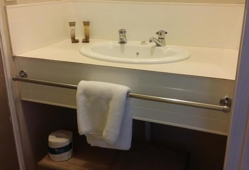 Fountain Court Motel 4