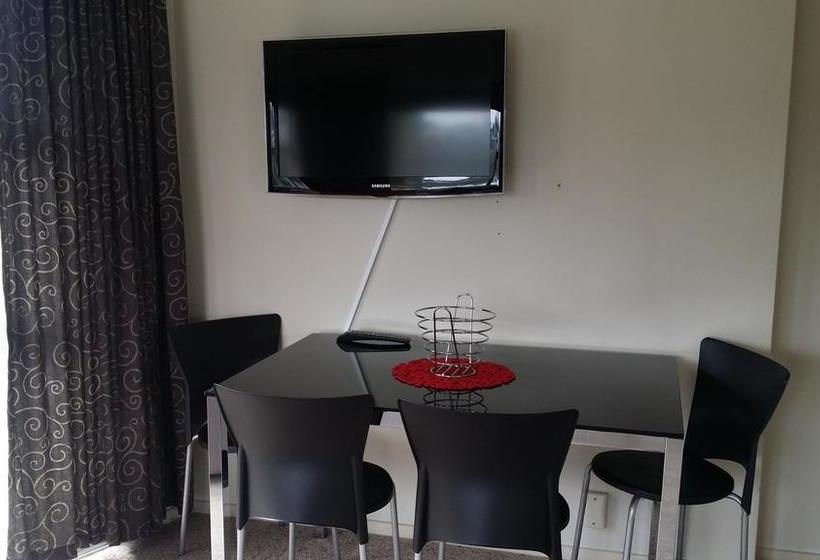 Fountain Court Motel 8