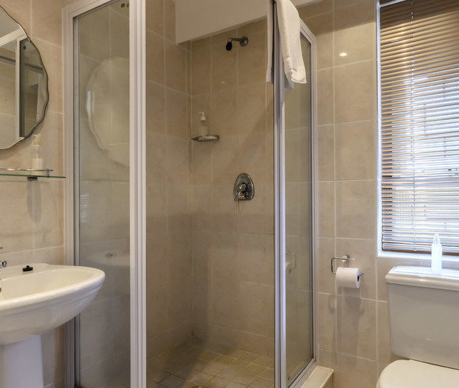 Bed and Breakfast Admiral's Lodge 10