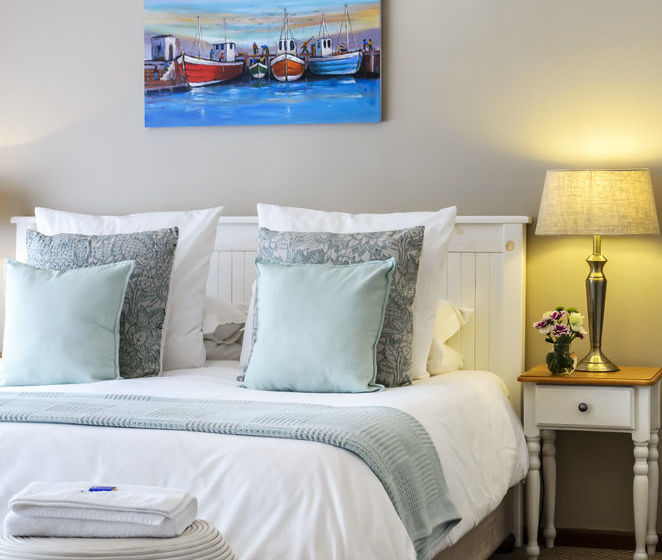 Bed and Breakfast Admiral's Lodge 12