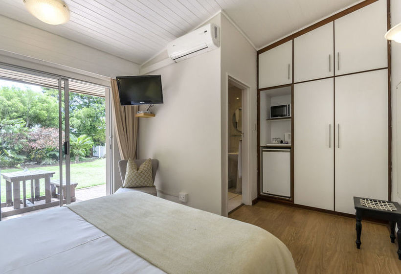 Bed and Breakfast Admiral's Lodge 16