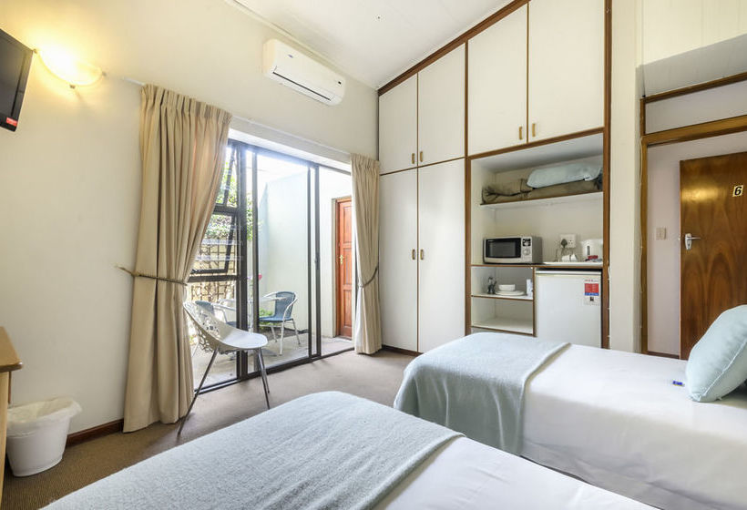 Bed and Breakfast Admiral's Lodge 20