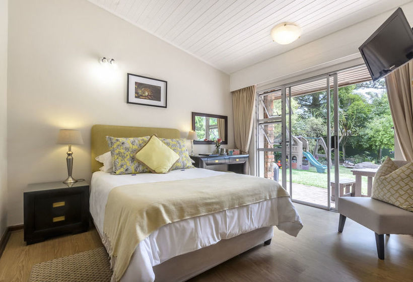 Bed and Breakfast Admiral's Lodge 9