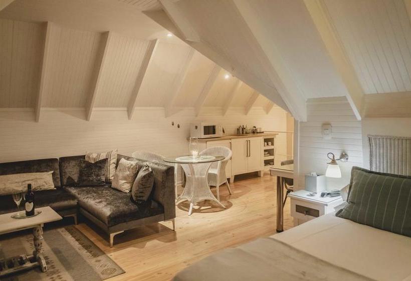 Pension Admiralty Beach House 11