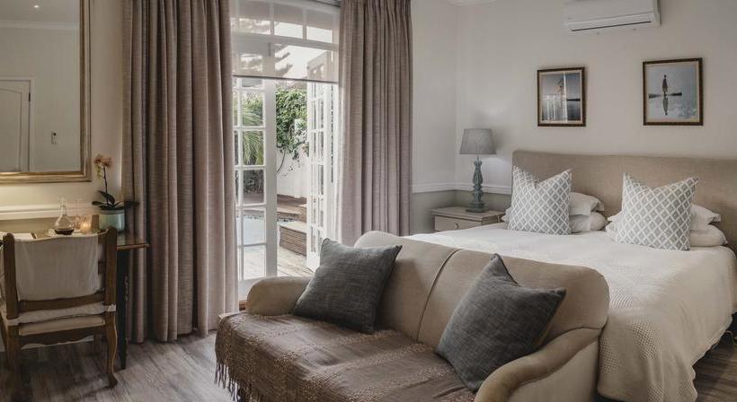 Pension Admiralty Beach House 15