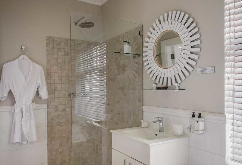 Pension Admiralty Beach House 5