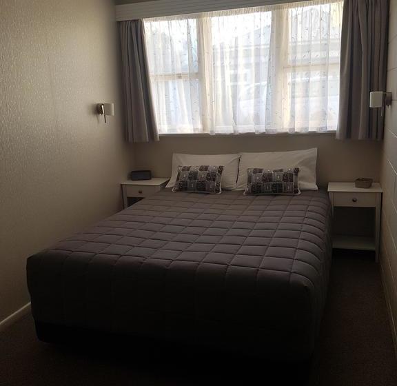 Gardner Court Motel 1