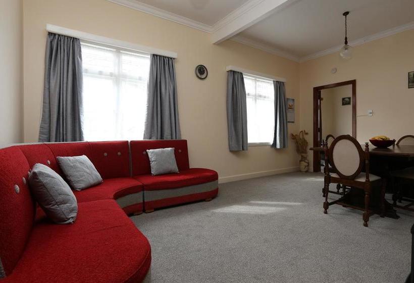 Gardner Court Motel 10