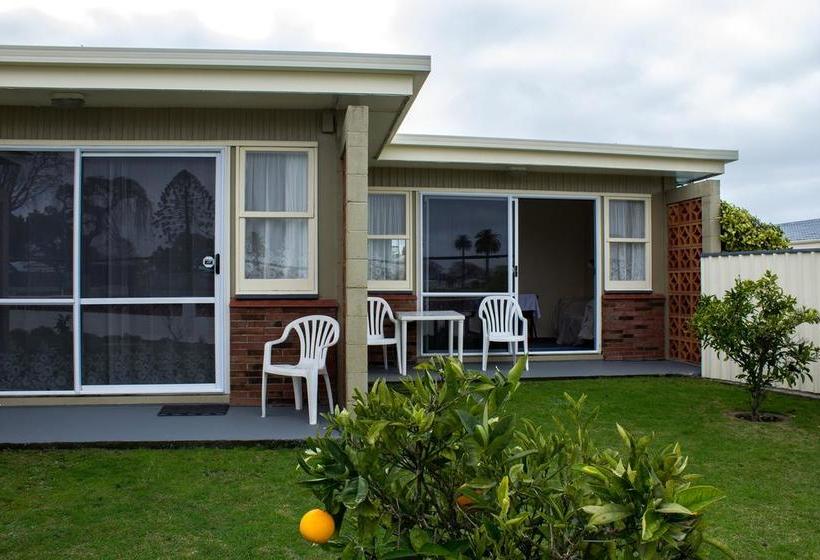 Gardner Court Motel 12