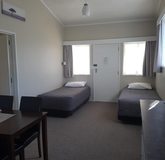 Gardner Court Motel 4