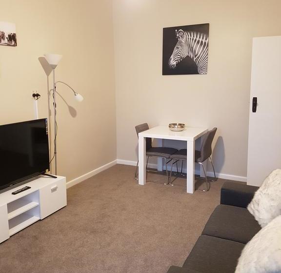 Gardner Court Motel 7