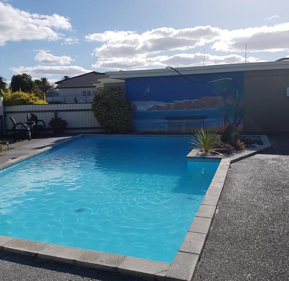 Gardner Court Motel 9