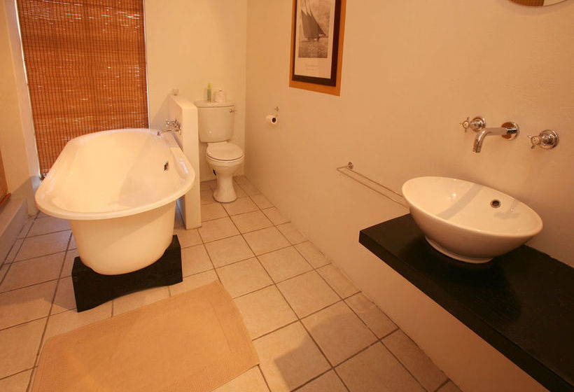 Pension Art Gallery Guest House Thandekayo 14