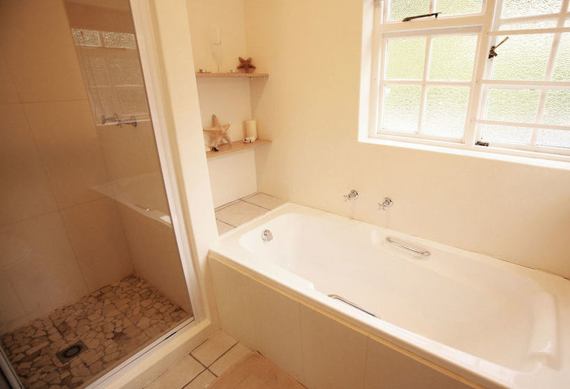 Pension Art Gallery Guest House Thandekayo 17