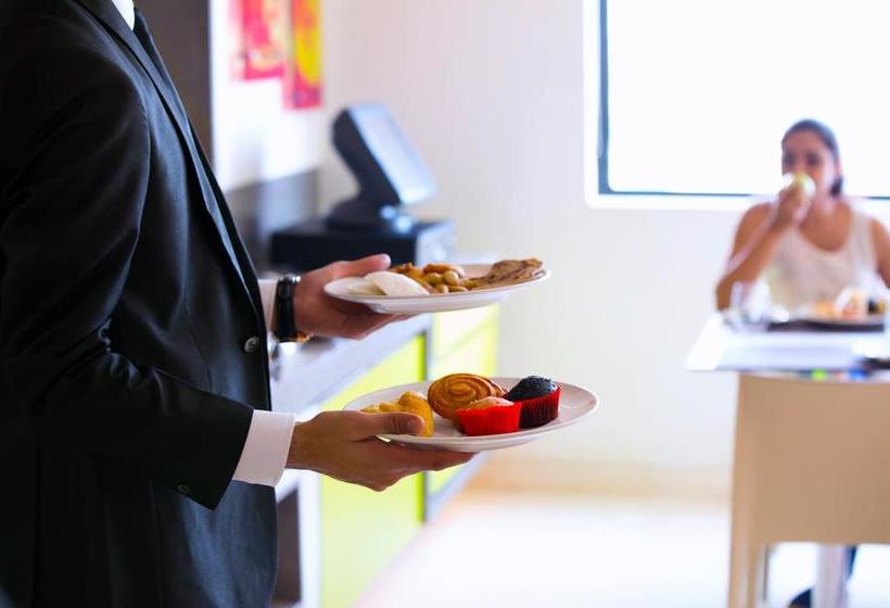 Hotel Ibis Hyderabad Hitech City 9