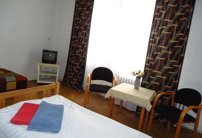Hostal Austriana 12