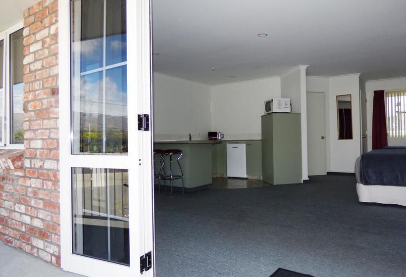 Alexandra Heights Motel 11