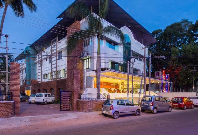 Hotel Treebo Adrak Trivandrum Kerala