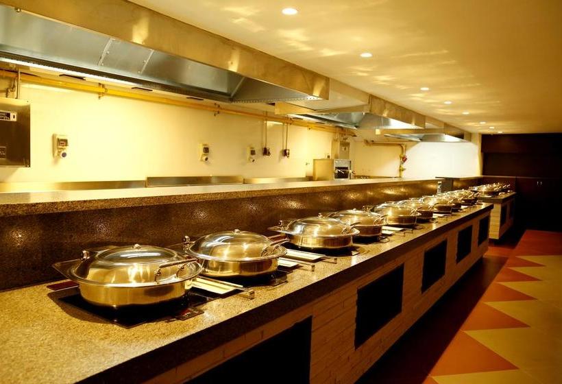 Hotel The Raviz Calicut 12