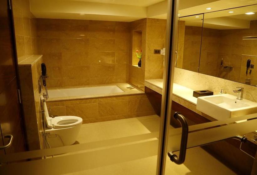 Hotel The Raviz Calicut 18