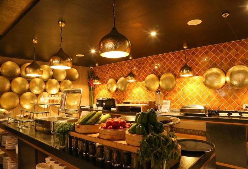 Hotel Deccan Serai 10