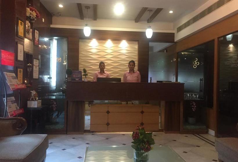 Hotel Leela Grande 10