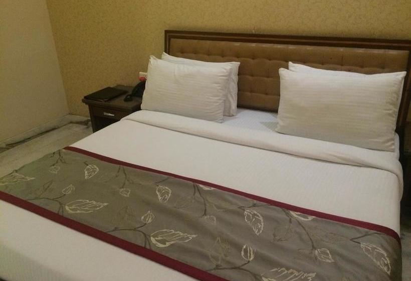 Hotel Leela Grande 11