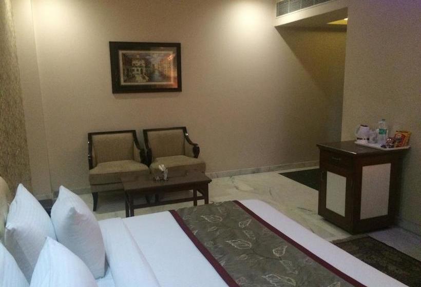 Hotel Leela Grande 12