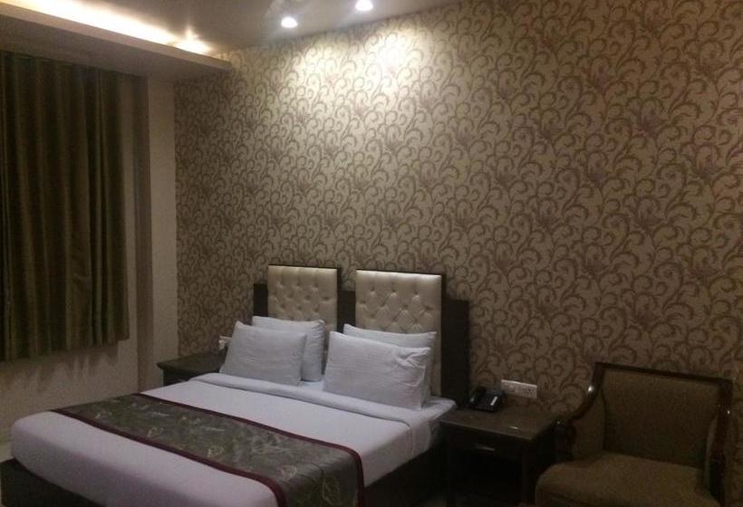 Hotel Leela Grande 13