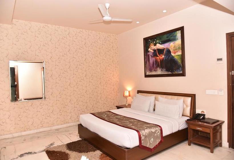 Hotel Leela Grande 18