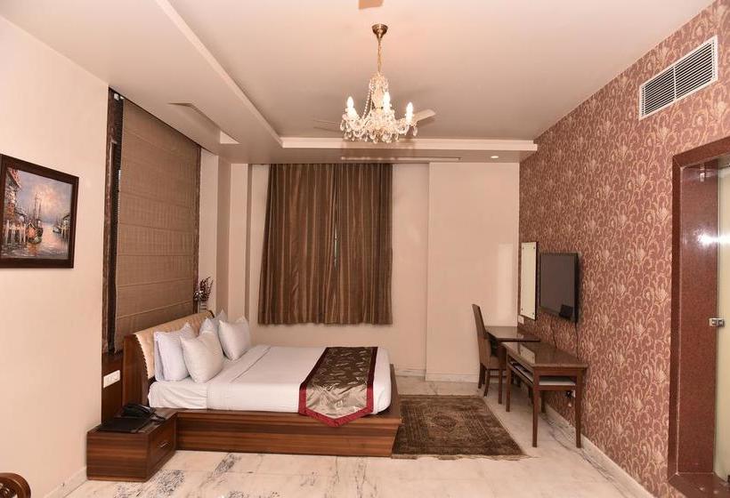 Hotel Leela Grande 5