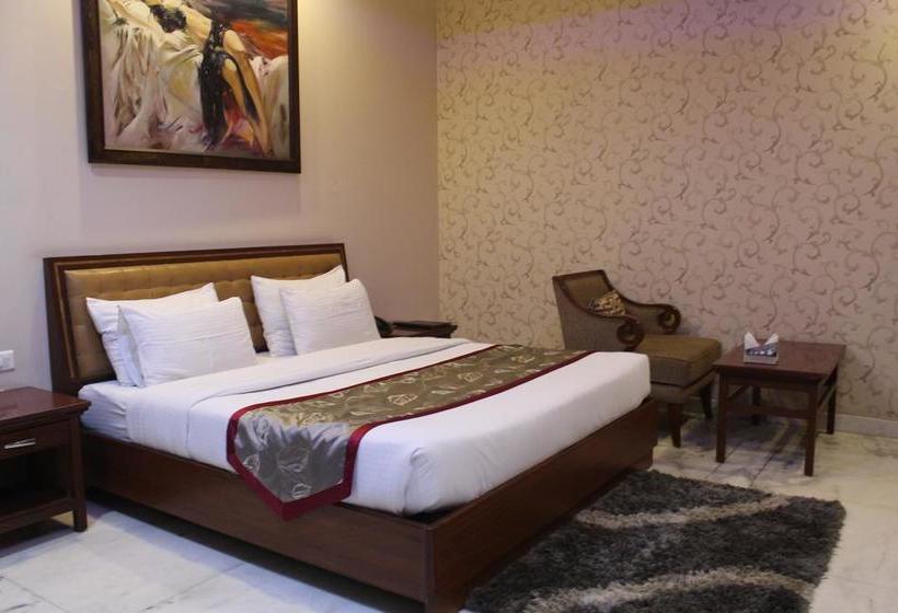 Hotel Leela Grande 8