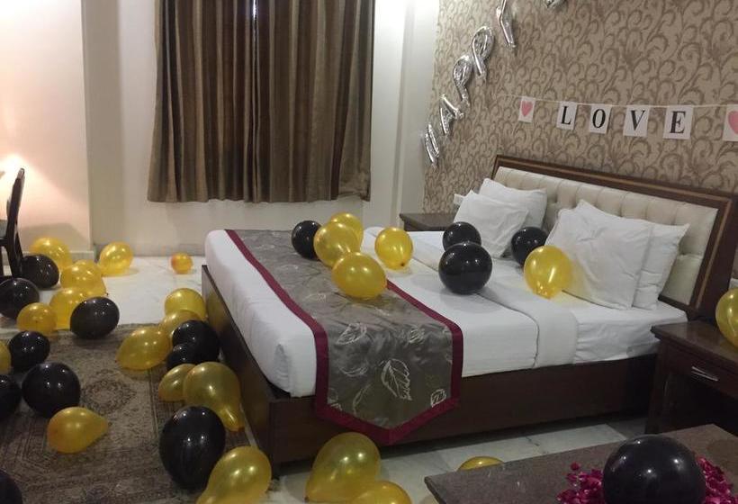 Hotel Leela Grande 9