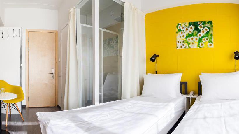 Hotel and Hostel Live 10