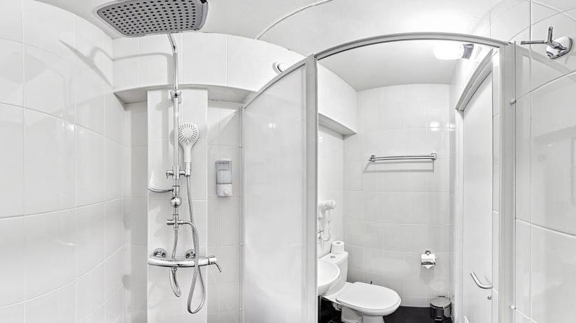 Hotel and Hostel Live 17