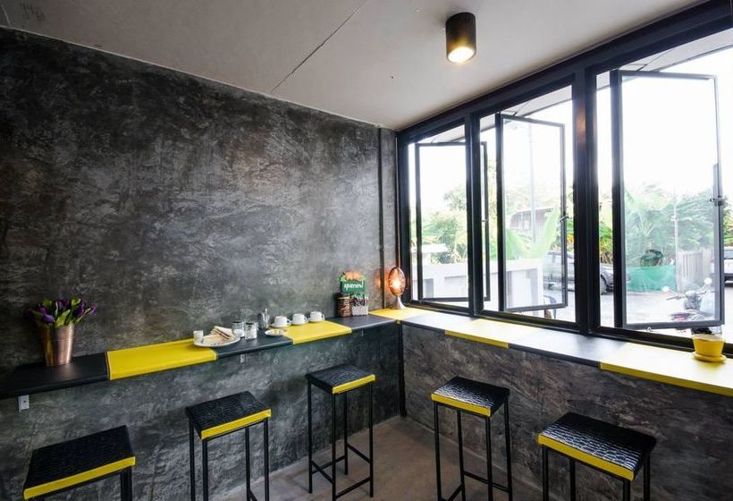 Hotel The Impress Sisaket 11